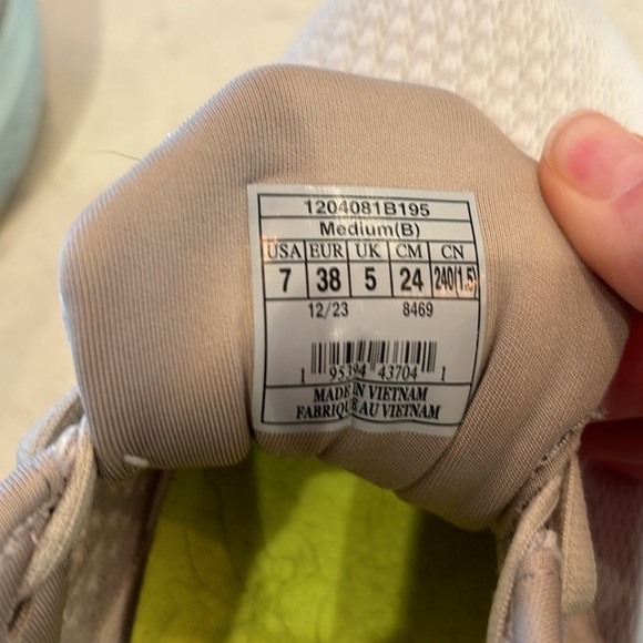 Brooks Women's Sneakers in Cream and Light Blue - Picture 8 of 14